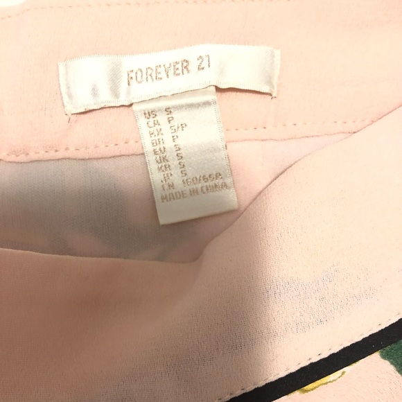 Pink shorts - Picture 3 of 3